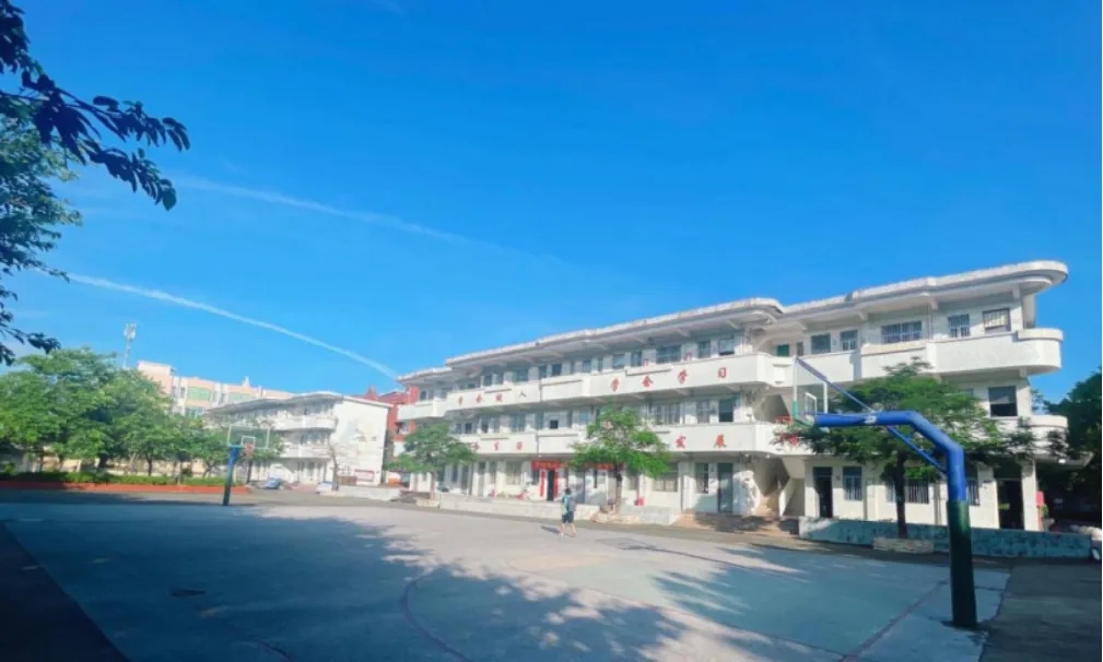 虹华为新塘镇第二中学打造电话系统，助力家